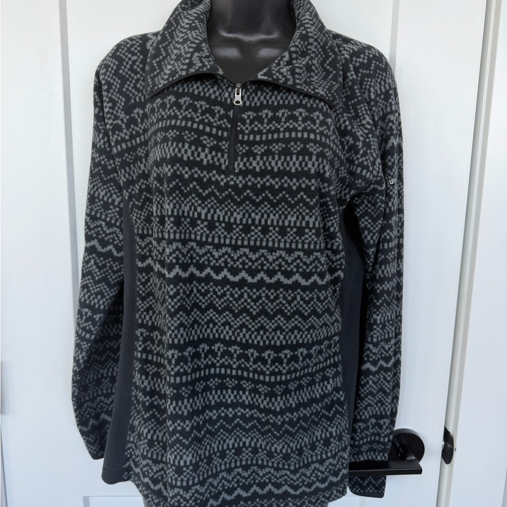 COLUMBIA WOMENS  FLEECE  pull-on 1/4 zip warm top- Large 
a black & grey color